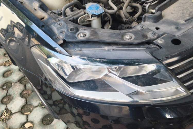 Used Volkswagen Lavida 2015 230TSI DSG Comfort Edition Right Front Headlight