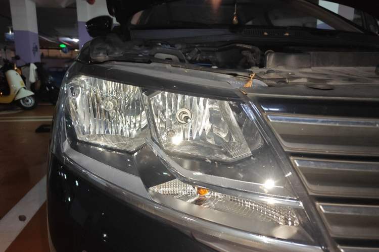 Used Volkswagen Lavida 2015 230TSI DSG Comfort Edition Right Front Headlight