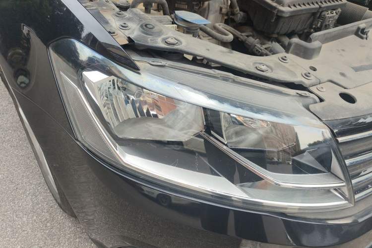 Used Volkswagen Lavida 2015 1.6L Automatic Fashion Edition Right Front Headlight