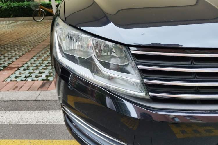 Used Volkswagen Lavida 2015 1.6L Manual Fashion Edition Right Front Headlight