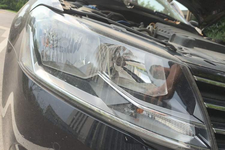 Used Volkswagen Lavida 2015 1.6L Manual Comfort Edition Right Front Headlight