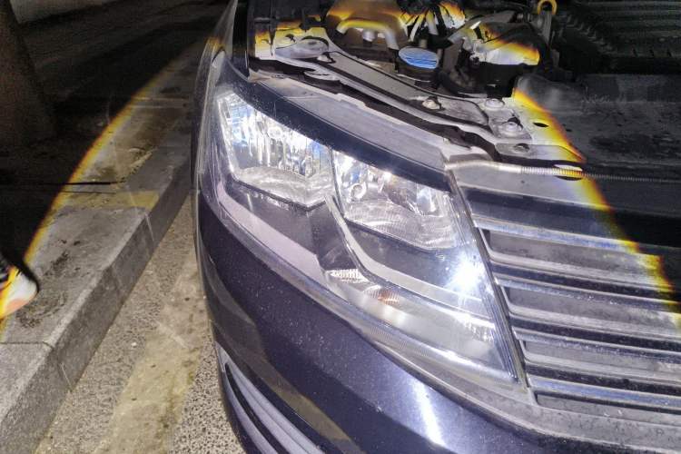 Used Volkswagen Lavida 2015 1.6L Manual Fashion Edition Right Front Headlight