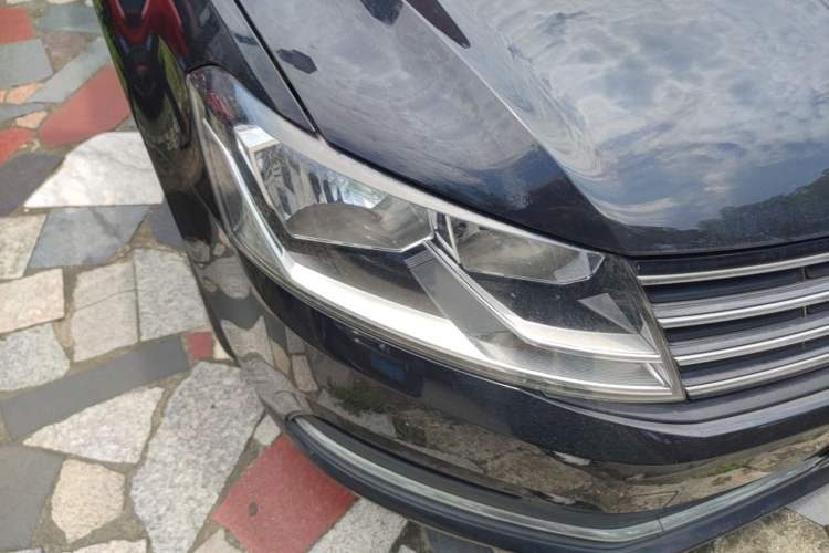 Used Volkswagen Lavida 2015 1.6L Manual Comfort Edition Right Front Headlight