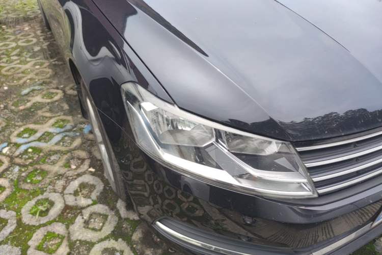 Used Volkswagen Lavida 2015 1.6L Manual Fashion Edition Right Front Headlight