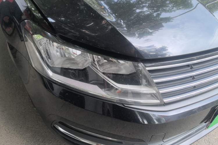 Used Volkswagen Lavida 2015 1.6L Manual Fashion Edition Right Front Headlight