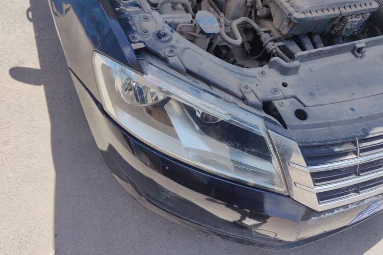 Used Volkswagen Lavida 2015 1.6L Automatic Fashion Edition Right Front Headlight
