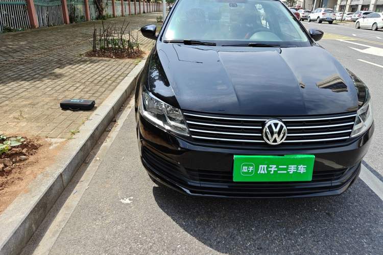 Used Volkswagen Lavida 2015 1.6L Automatic Fashion Edition Right Front Headlight