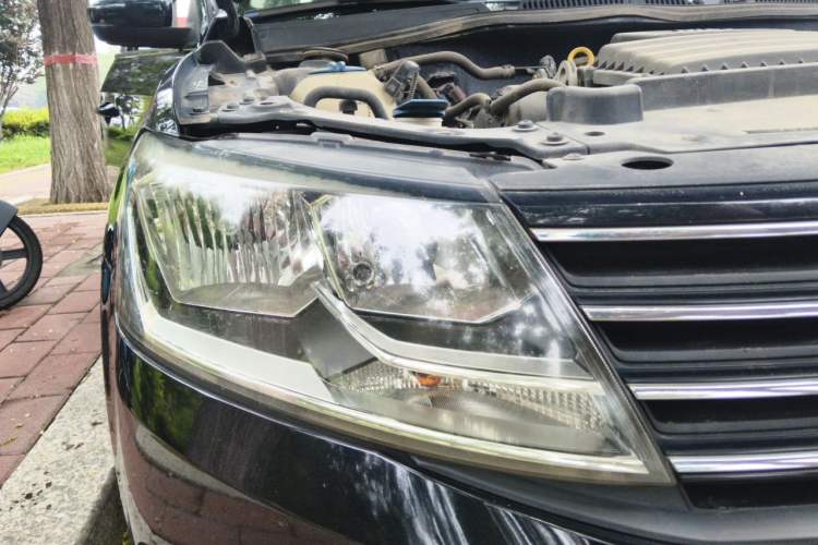 Used Volkswagen Lavida 2015 1.6L Manual Fashion Edition Right Front Headlight