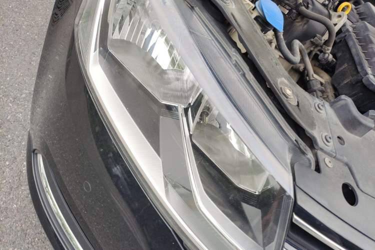 Used Volkswagen Lavida 2015 1.6L Automatic Comfort Edition Right Front Headlight