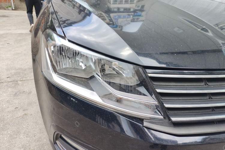 Used Volkswagen Lavida 2015 1.6L Automatic Comfort Edition Right Front Headlight