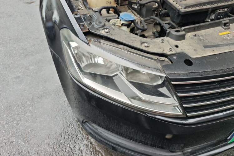 Used Volkswagen Lavida 2015 1.6L Manual Fashion Edition Right Front Headlight