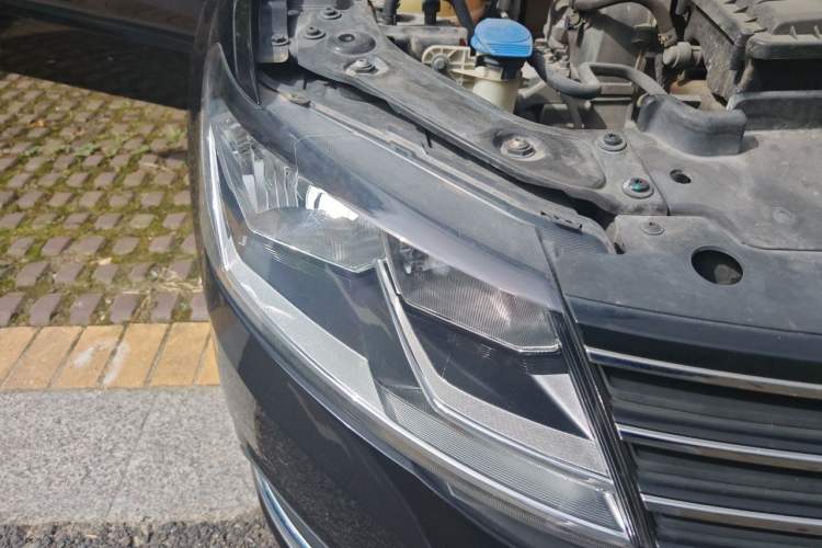 Used Volkswagen Lavida 2015 1.6L Manual Comfort Edition Right Front Headlight