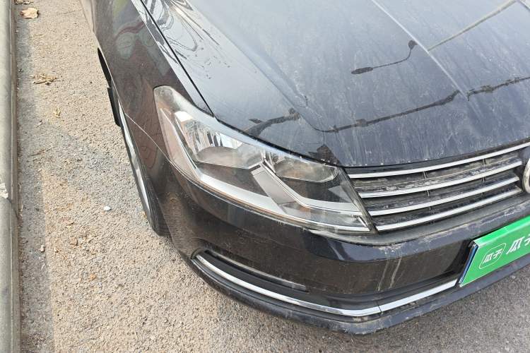 Used Volkswagen Lavida 2015 1.6L Automatic Comfort Edition Right Front Headlight