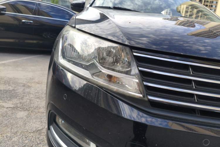 Used Volkswagen Lavida 2015 1.6L Automatic Comfort Edition Right Front Headlight