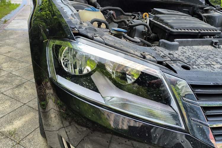 Used Volkswagen Lavida 2015 1.6L Automatic Comfort Edition Right Front Headlight