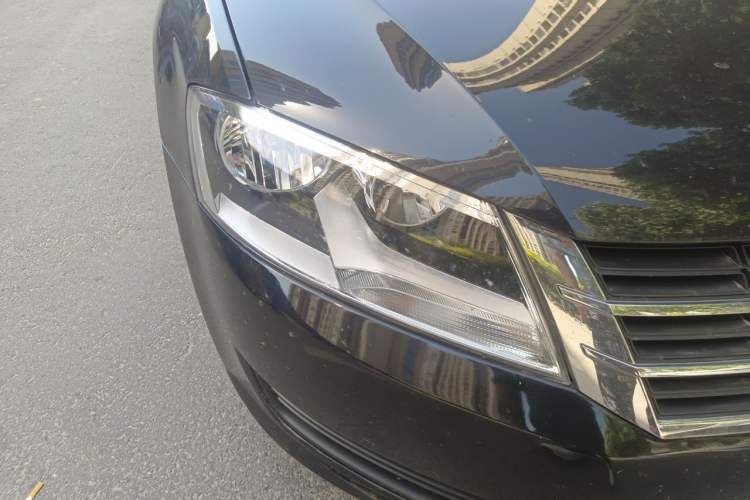 Used Volkswagen Lavida 2015 1.6L Automatic Fashion Edition Right Front Headlight