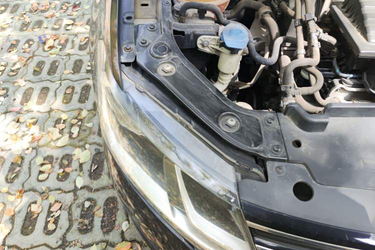 Used Volkswagen Lavida 2015 230TSI DSG Comfort Edition Right Front Headlight