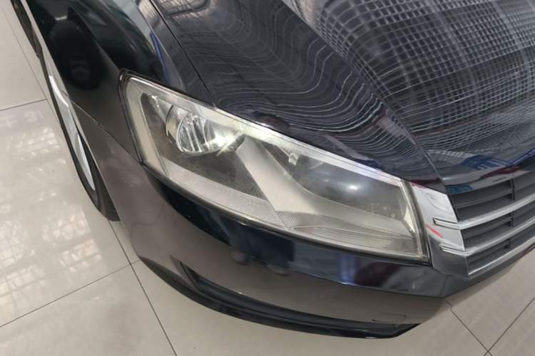 Used Volkswagen Lavida 2015 1.6L Automatic Fashion Edition Right Front Headlight
