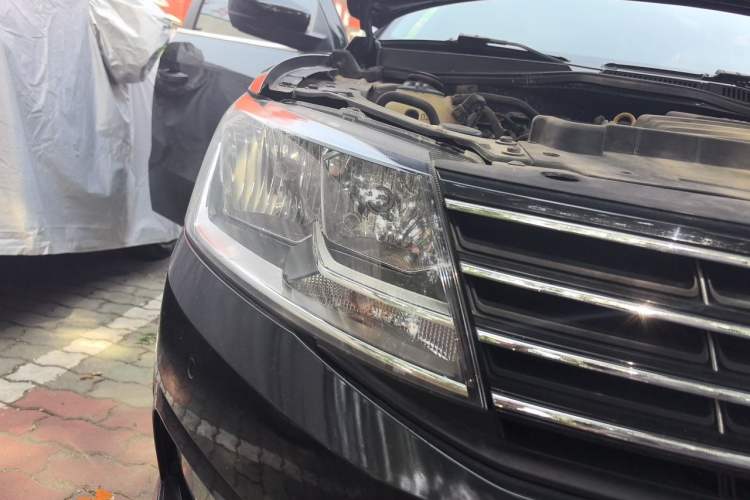 Used Volkswagen Lavida 2015 1.6L Manual Comfort Edition Right Front Headlight