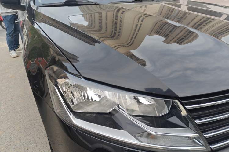 Used Volkswagen Lavida 2015 1.6L Manual Fashion Edition Right Front Headlight