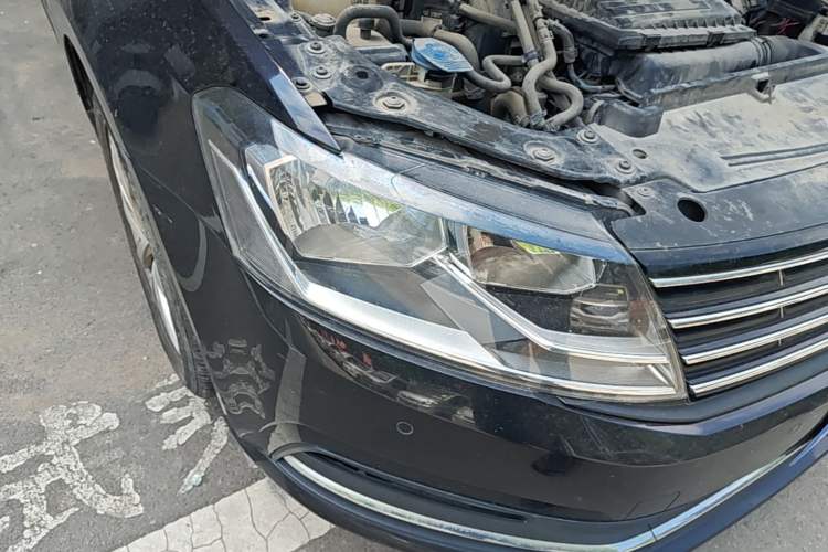 Used Volkswagen Lavida 2015 230TSI DSG Comfort Edition Right Front Headlight