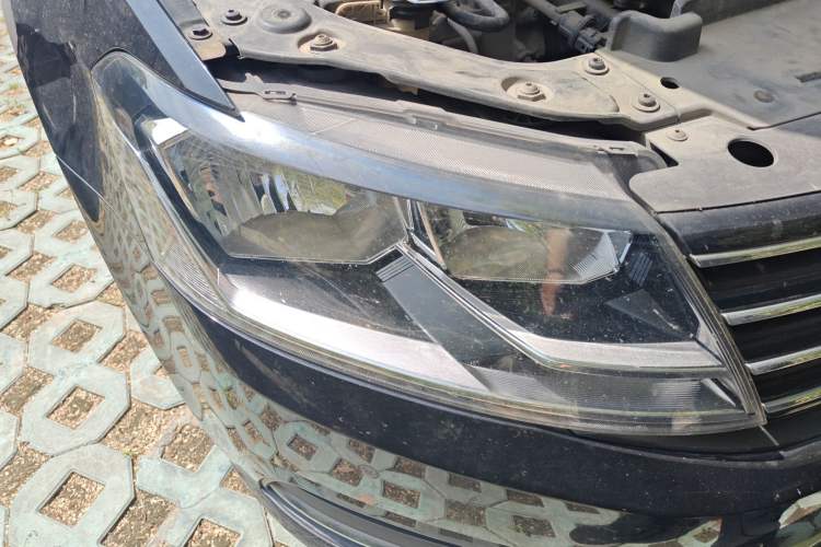 Used Volkswagen Lavida 2015 1.6L Manual Comfort Edition Right Front Headlight