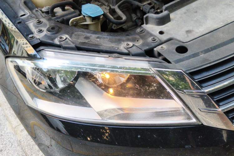 Used Volkswagen Lavida 2015 1.6L Automatic Fashion Edition Right Front Headlight