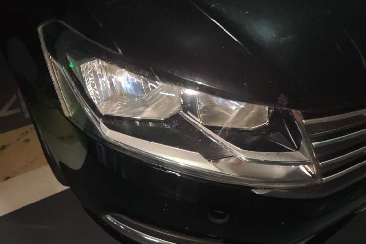 Used Volkswagen Lavida 2015 230TSI DSG Comfort Edition Right Front Headlight