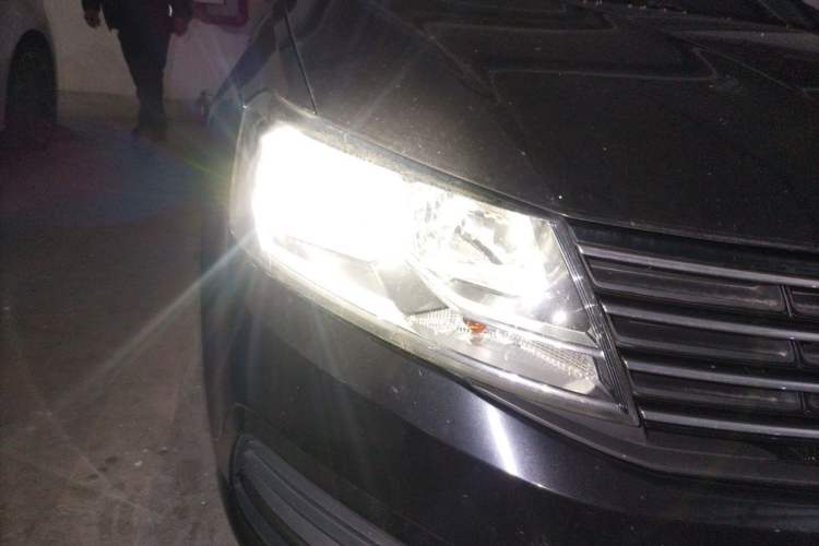 Used Volkswagen Lavida 2015 1.6L Automatic Fashion Edition Right Front Headlight