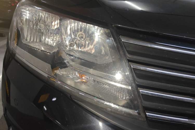 Used Volkswagen Lavida 2015 1.6L Automatic Comfort Edition Right Front Headlight