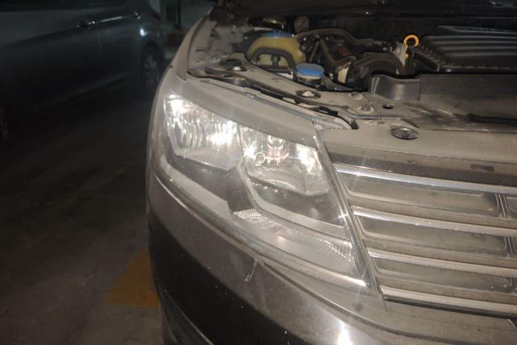 Used Volkswagen Lavida 2015 1.6L Manual Fashion Edition Right Front Headlight