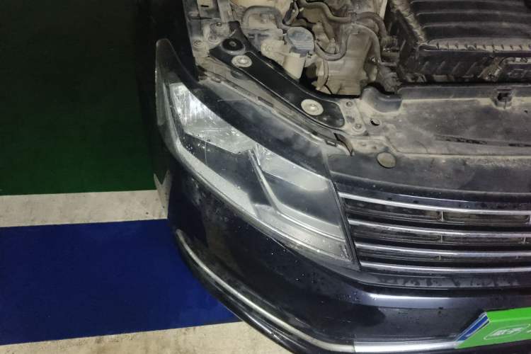 Used Volkswagen Lavida 2015 1.6L Manual Comfort Edition Right Front Headlight