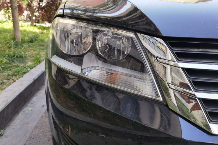 Used Volkswagen Lavida 2015 1.6L Manual Fashion Edition Right Front Headlight