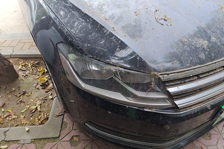 Used Volkswagen Lavida 2015 1.6L Automatic Luxury Edition Right Front Headlight