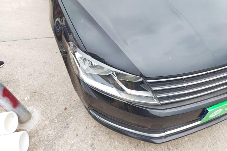Used Volkswagen Lavida 2015 1.6L Manual Comfort Edition Right Front Headlight