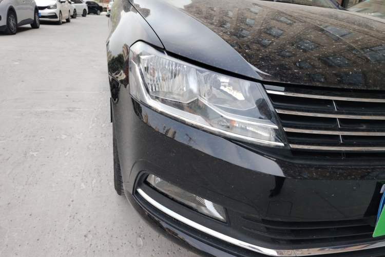 Used Volkswagen Lavida 2015 1.6L Automatic Comfort Edition Right Front Headlight