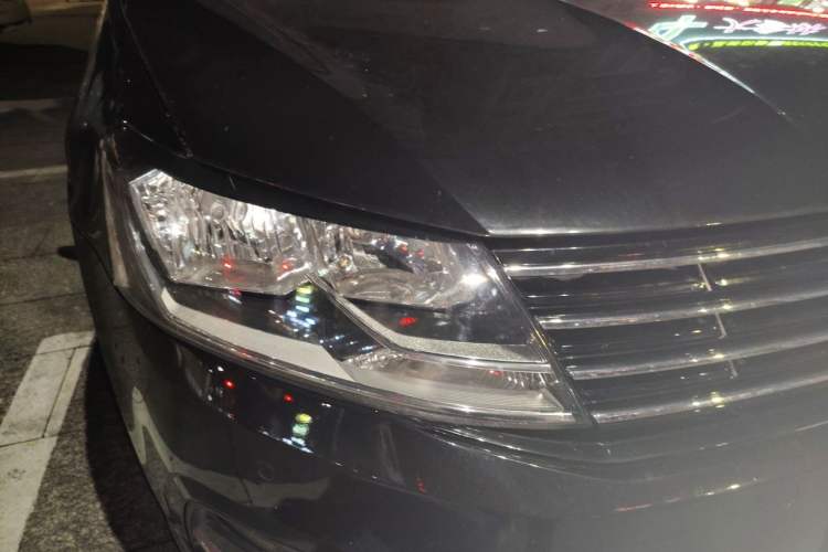Used Volkswagen Lavida 2015 230TSI DSG Comfort Edition Right Front Headlight