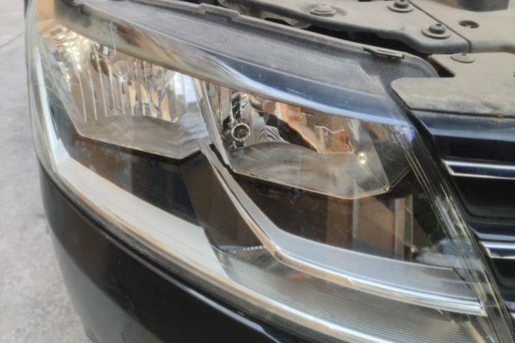 Used Volkswagen Lavida 2015 230TSI DSG Comfort Edition Right Front Headlight