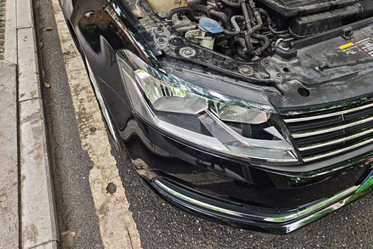 Used Volkswagen Lavida 2015 230TSI DSG Comfort Edition Right Front Headlight
