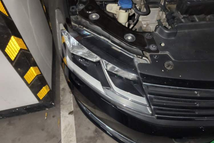 Used Volkswagen Lavida 2015 1.6L Manual Comfort Edition Right Front Headlight
