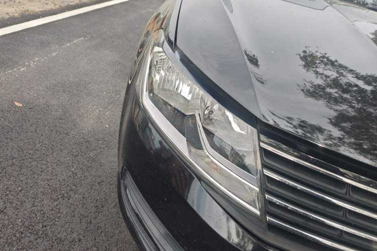 Used Volkswagen Lavida 2015 1.6L Automatic Fashion Edition Right Front Headlight