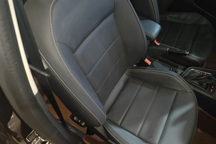 Used Volkswagen Lavida 2015 1.6L Automatic Comfort Edition Right Front Seat