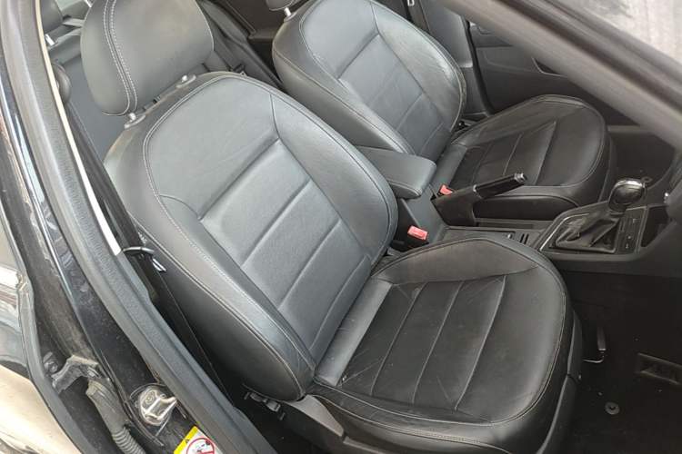 Used Volkswagen Lavida 2015 1.6L Automatic Comfort Edition Right Front Seat