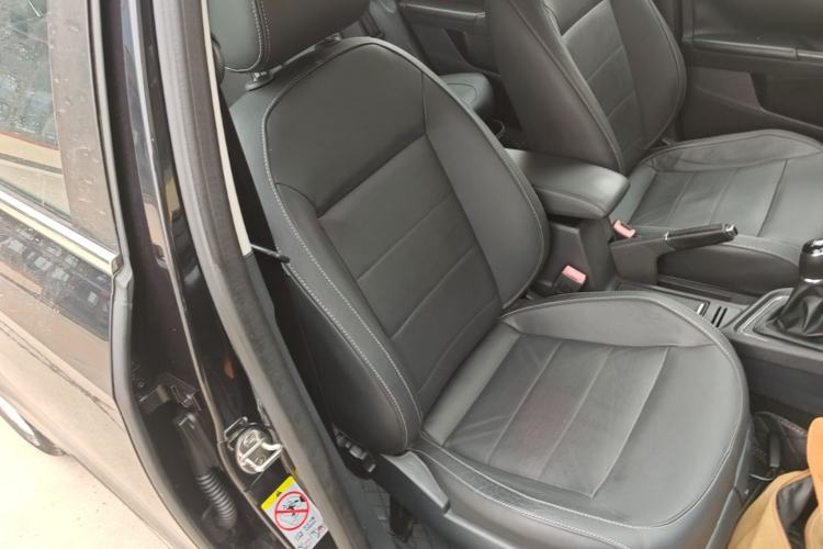 Used Volkswagen Lavida 2015 1.6L Manual Comfort Edition Right Front Seat
