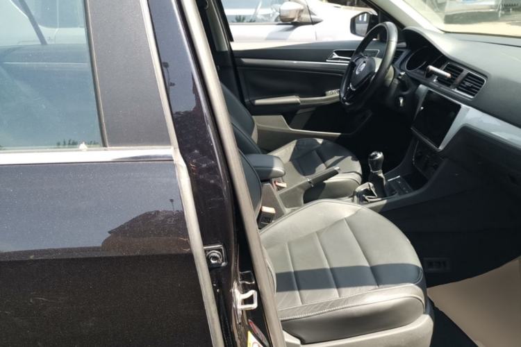Used Volkswagen Lavida 2015 1.6L Manual Comfort Edition Right Front Seat