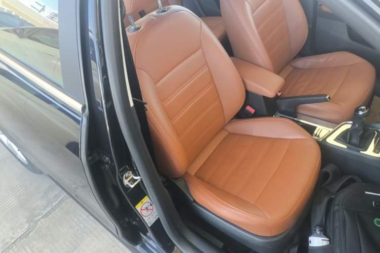 Used Volkswagen Lavida 2015 1.6L Manual Fashion Edition Right Front Seat