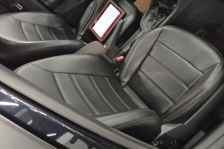 Used Volkswagen Lavida 2015 1.6L Automatic Fashion Edition Right Front Seat