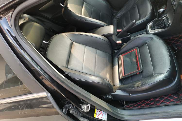 Used Volkswagen Lavida 2015 1.6L Automatic Comfort Edition Right Front Seat