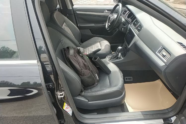Used Volkswagen Lavida 2015 1.6L Automatic Comfort Edition Right Front Seat