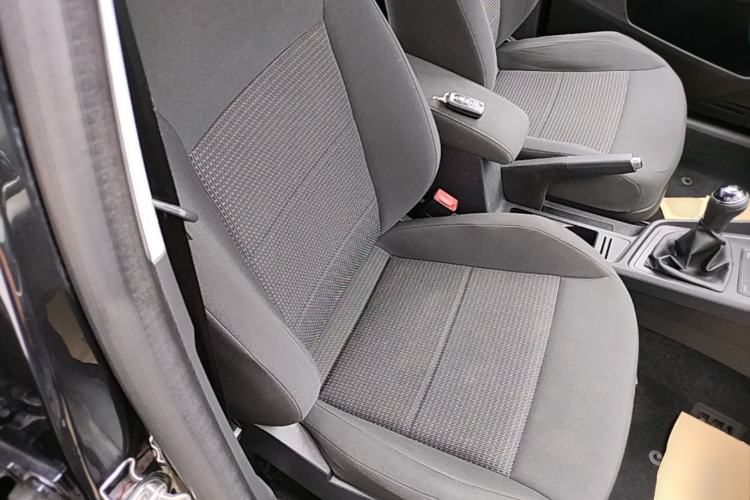 Used Volkswagen Lavida 2015 1.6L Manual Fashion Edition Right Front Seat